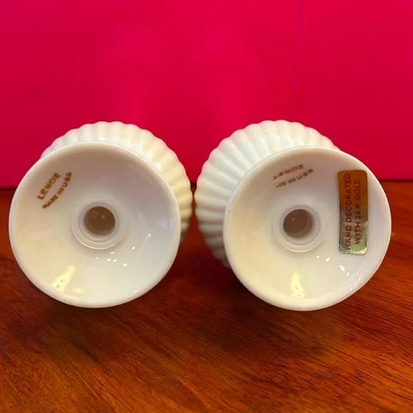 Lenox Salt And Pepper Shakers 5 1/2" Tall Made in USA Hand Decorated 24k Gold - Picture 4 of 7